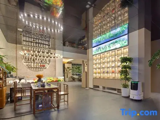 Zhuya Huating Hotel (the Old Town of Lijiang North Gate Waterwheel Store)