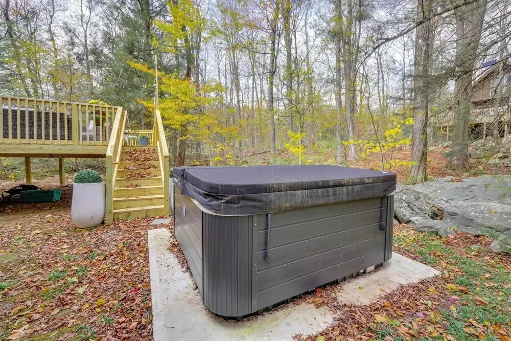 Private Hot Tub! Tobyhanna Getaway 12 Mi to Slopes