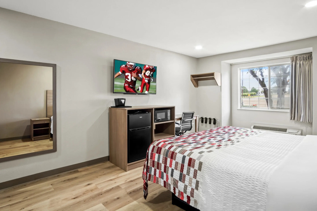 Red Roof Inn & Suites Euless - DFW Airport Southwest