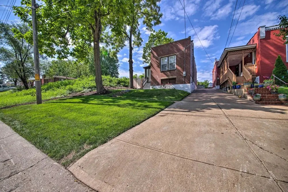 9 Mi to Dtwn: Vibrant St Louis Home!