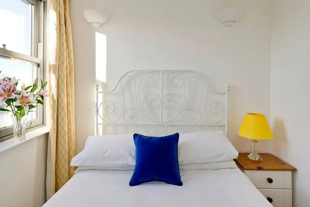Bright 2 bed Flat With Terrace, 4 Mins From Tube