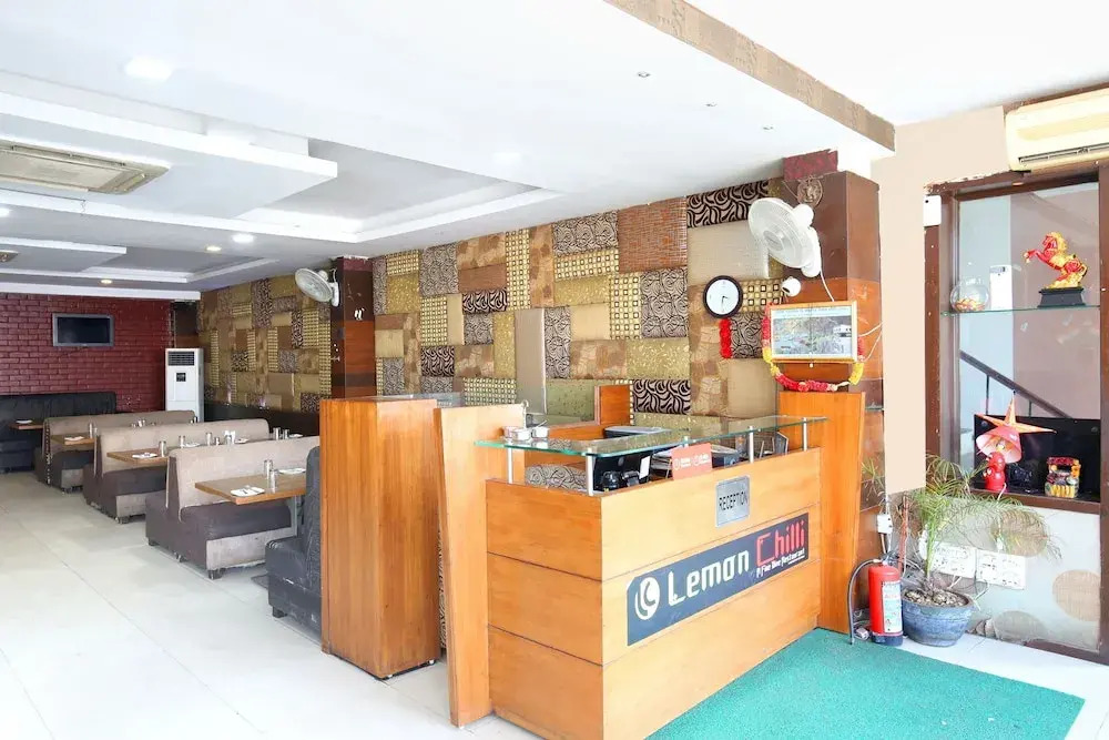 Hotel Lemon And Chilli By OYO Rooms