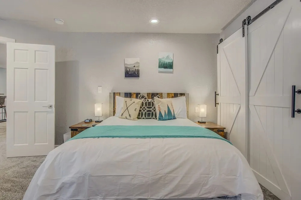Verdant Oasisluxury, Traveler's Home W/hottub!