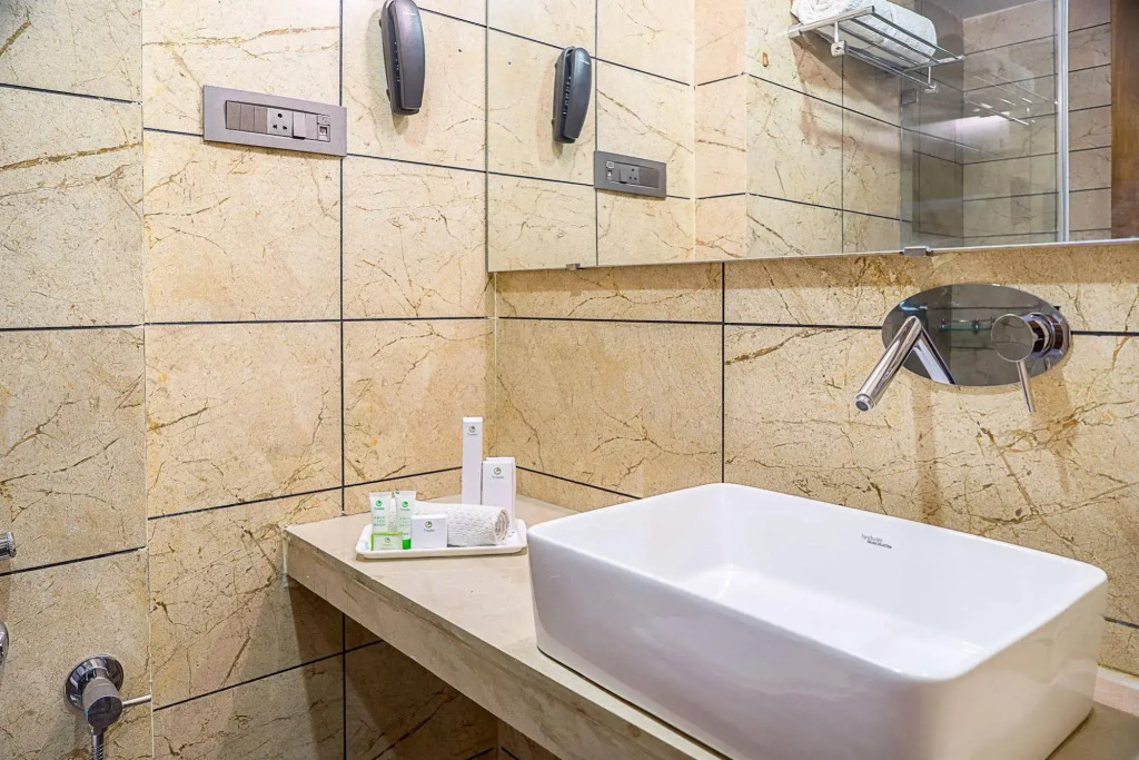 Super Inn Armoise Hotel - Navrangpura, Ahmedabad
