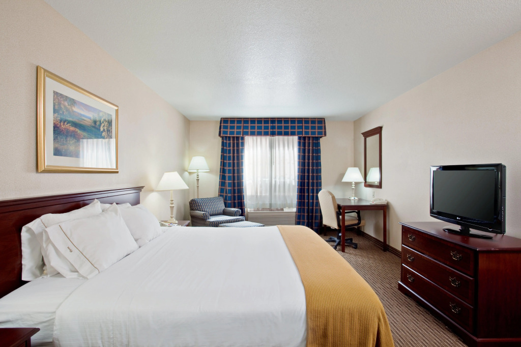 Holiday Inn Express & Suites Jackson by IHG