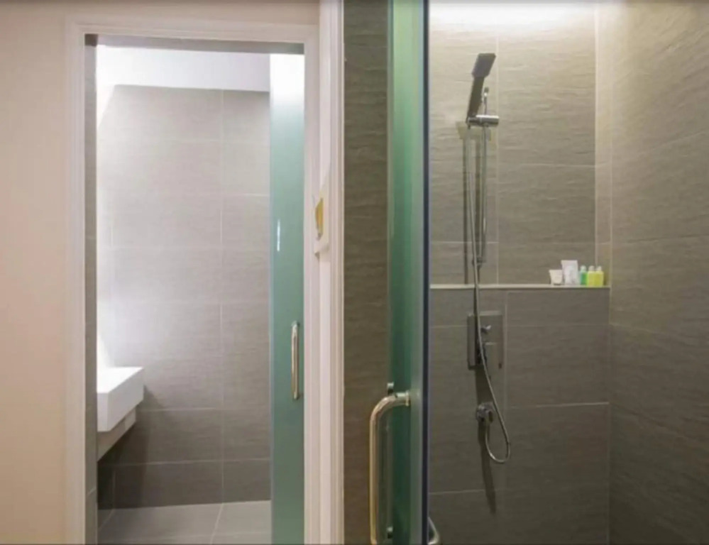 Minimalist Hotel