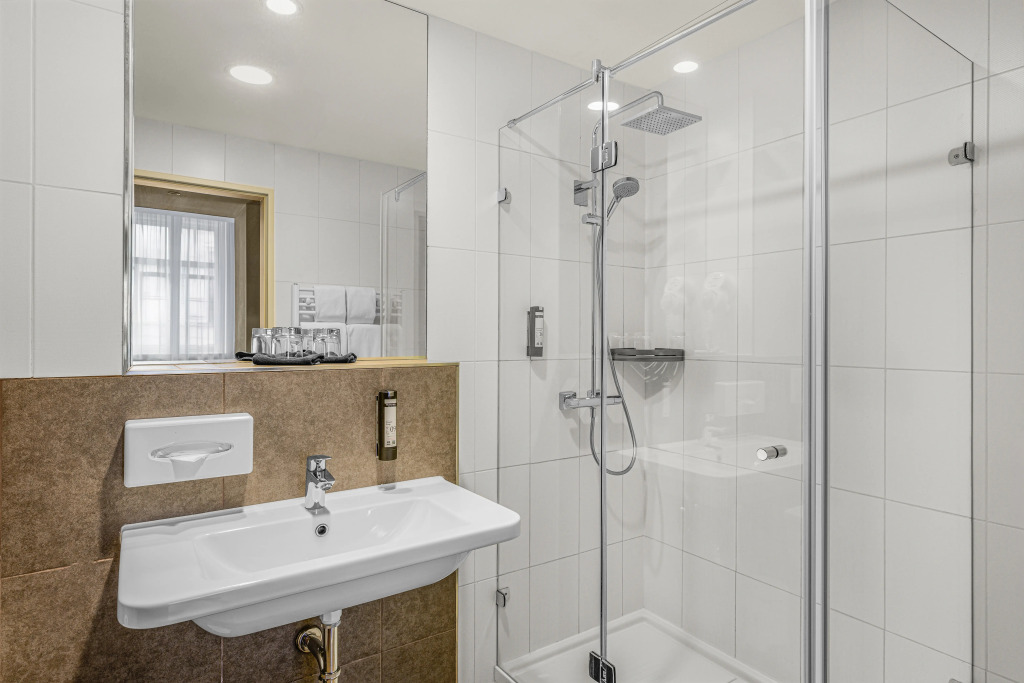 12 Revay Hotel