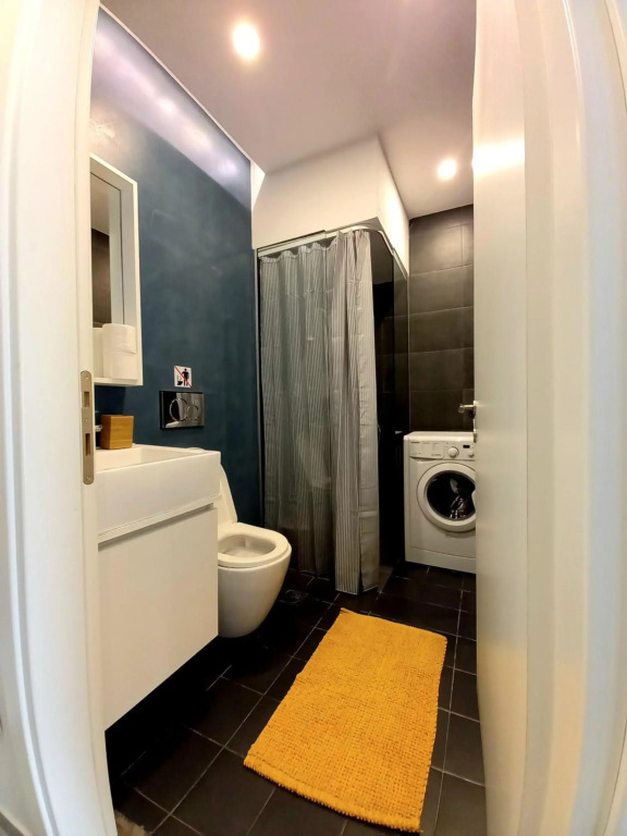 Bella Suite in the heart of the City Center, Parking