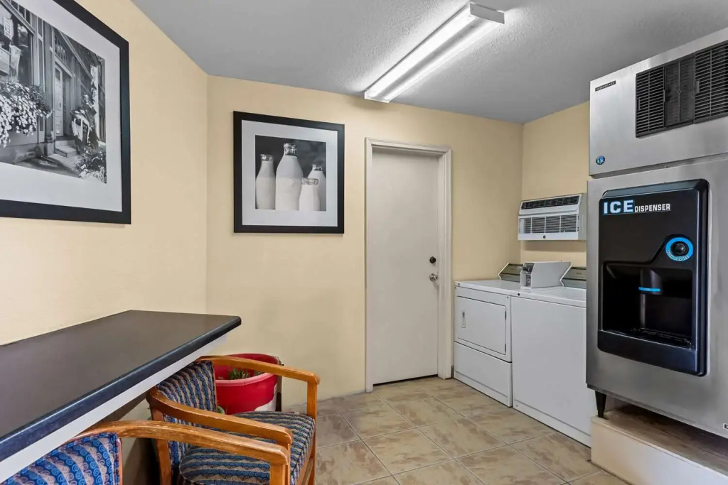 Econo Lodge Inn & Suites Santa Rosa