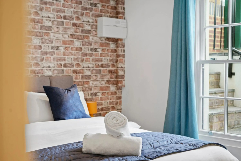 Stylish Boutique 1 Bed Apartment 4 Guests Wi-Fi Netflix Disney Plus Parking Close To Town & Gravesend Station