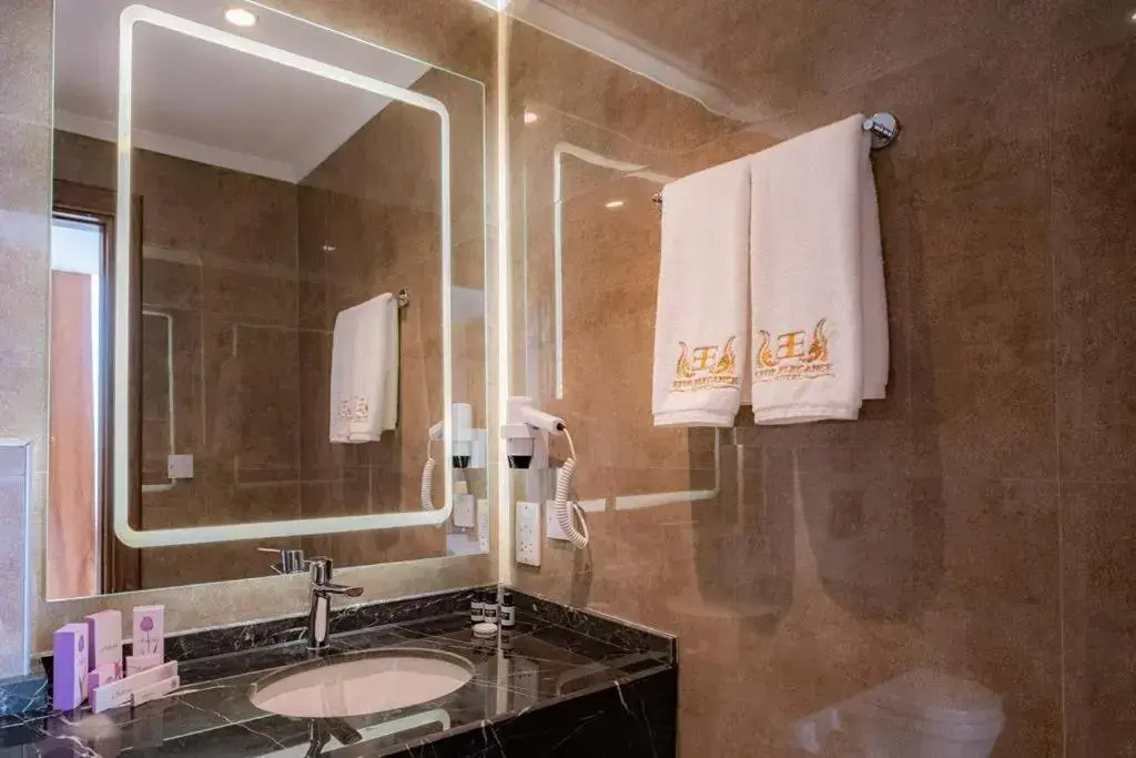 Ekor Elegance Hotel
