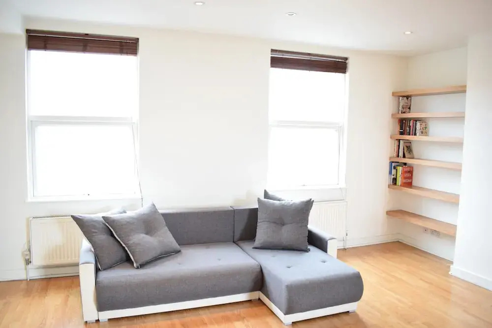 Sunny & Spacious 2 Bed Flat in North West London