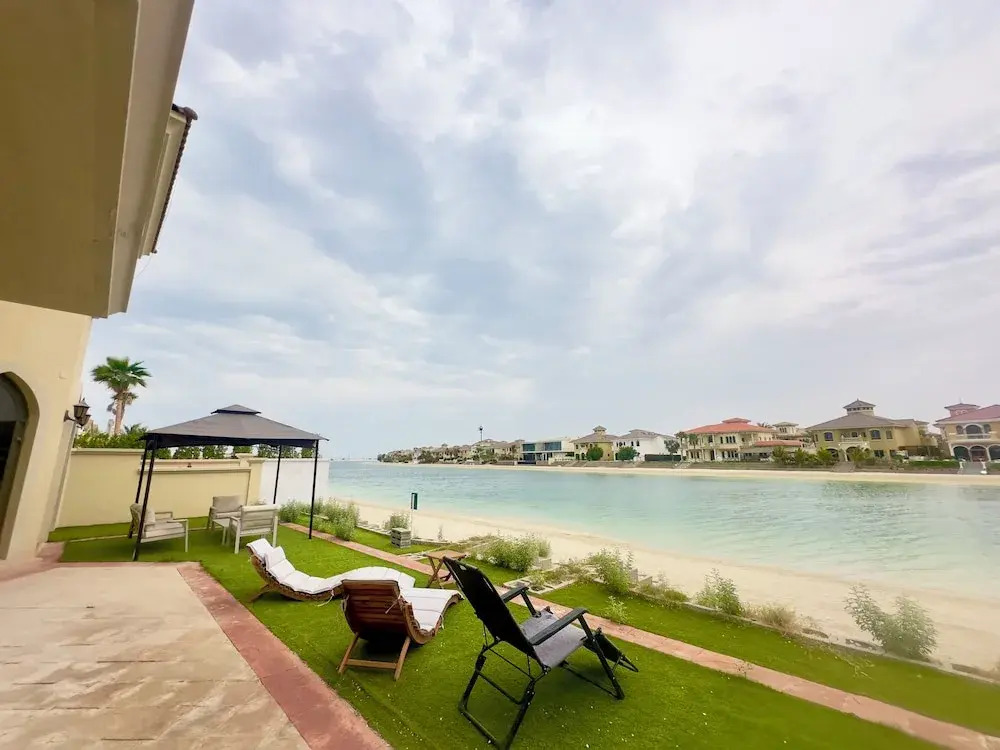 Private Palm Villa - Mint Stay