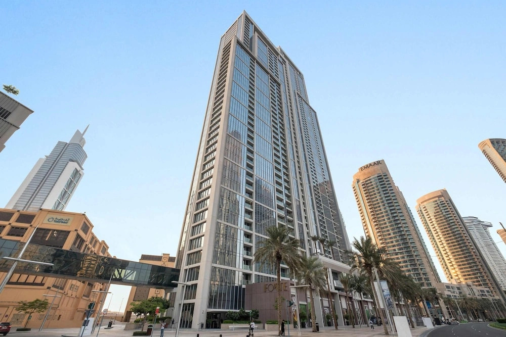 Downtown Apartment w Tower Pool Balcony
