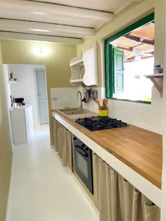 Villa Pomelia, Villa nel corso di Santa Marina Salina a 50 mt dal mare