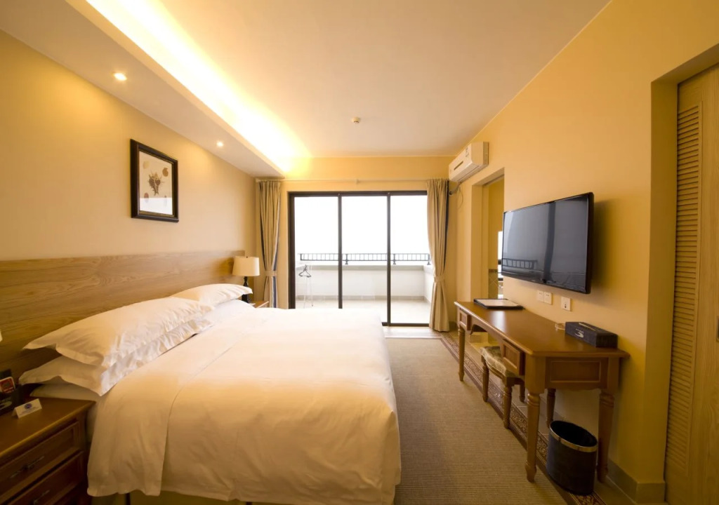Twin Moon Bay WeHouse Hotel
