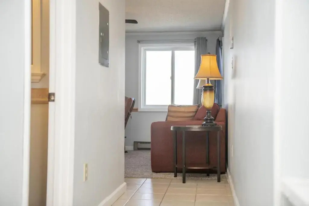 Stroll to Slopes, Village Area, Ski in-out MtLodge 242