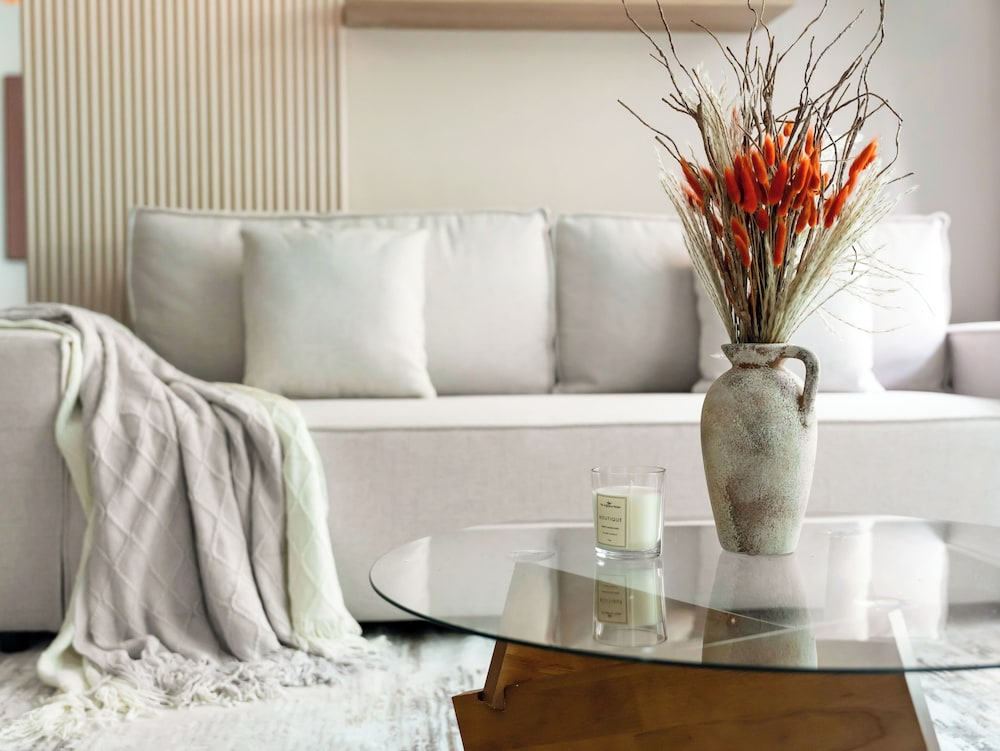 Urban Dubai Marina Stay Near Yacht