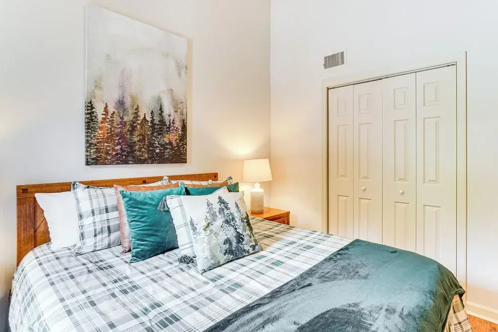 Ski, Hike & Explore: Mtn-view Haven in Gatlinburg!