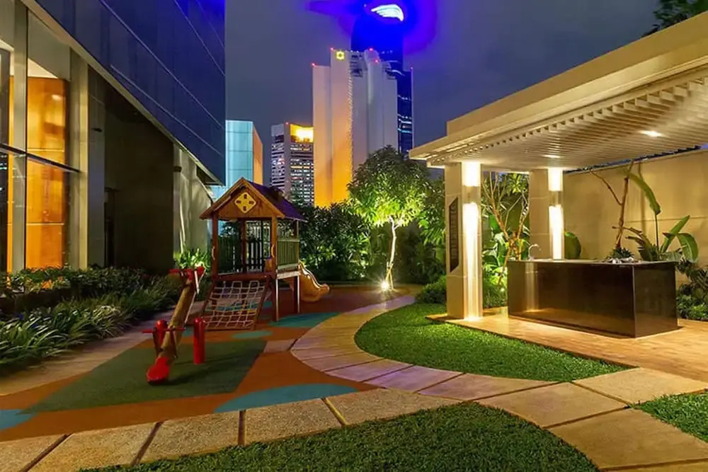 Classy 2BR Casa Domaine Apartment with Maid Room By Travelio