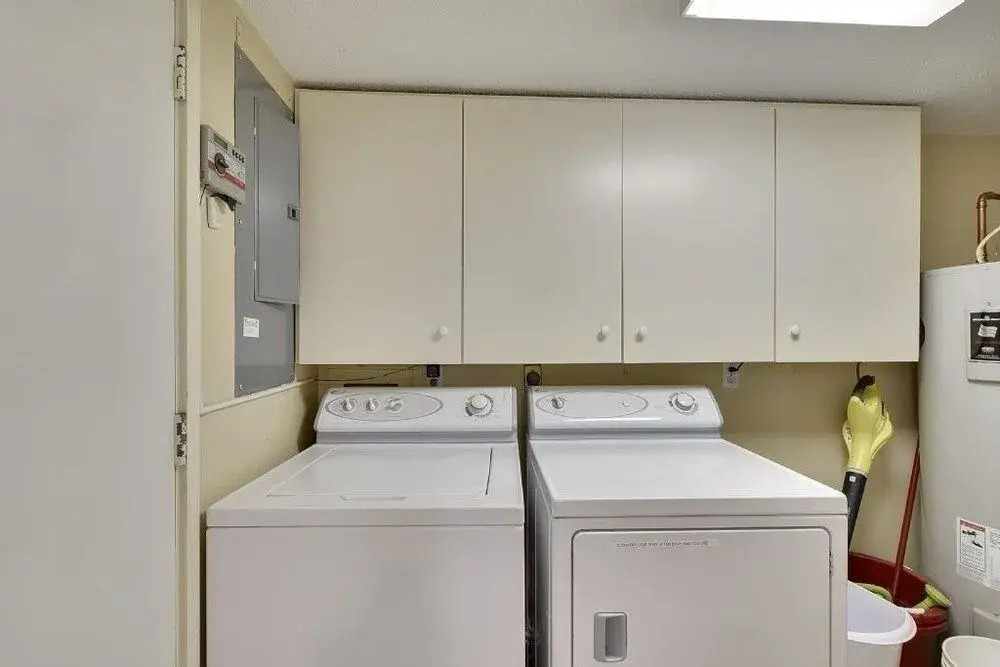 17 Sailmaster Commons - 2 Br home by RedAwning