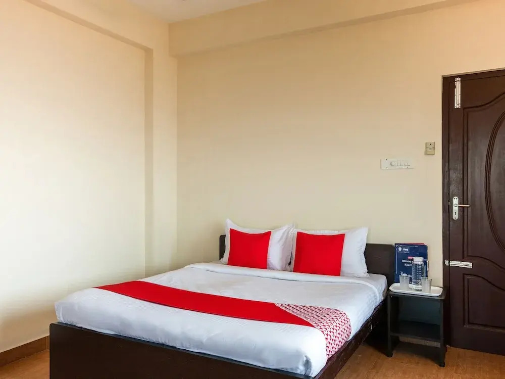 OYO 39342 Beehive Inn