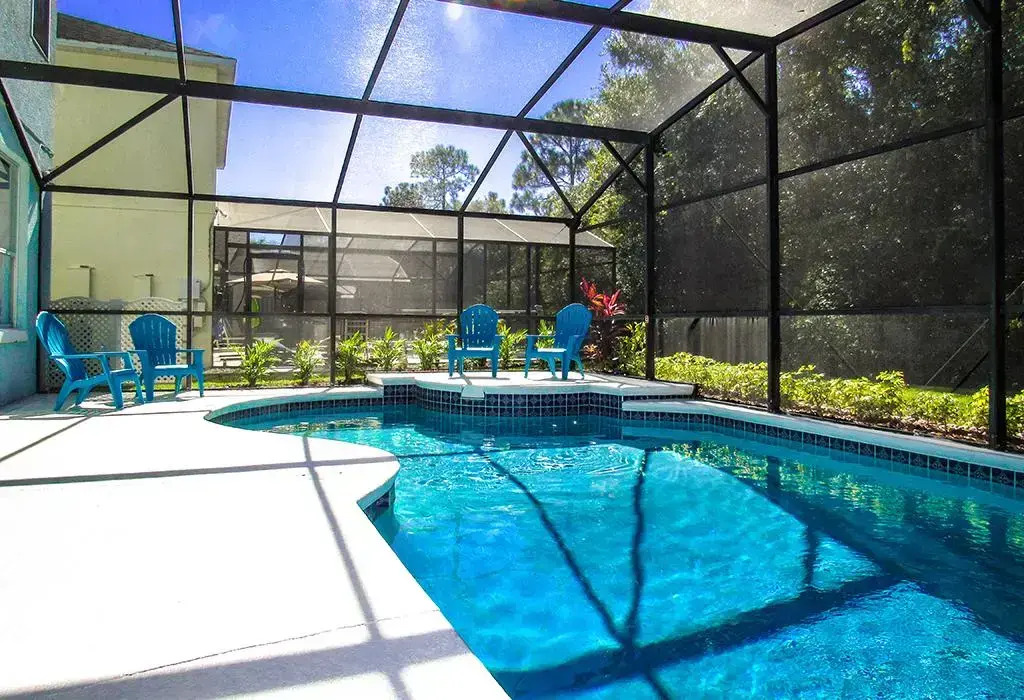 Tropical themed 7-bedroom pool home near Disney!, Kissimmee, US