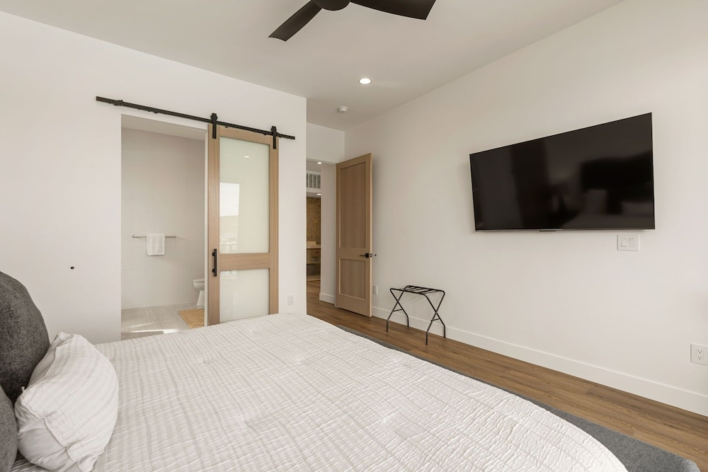 The Ultimate Pearl Beach Experience 9 Bedroom Home