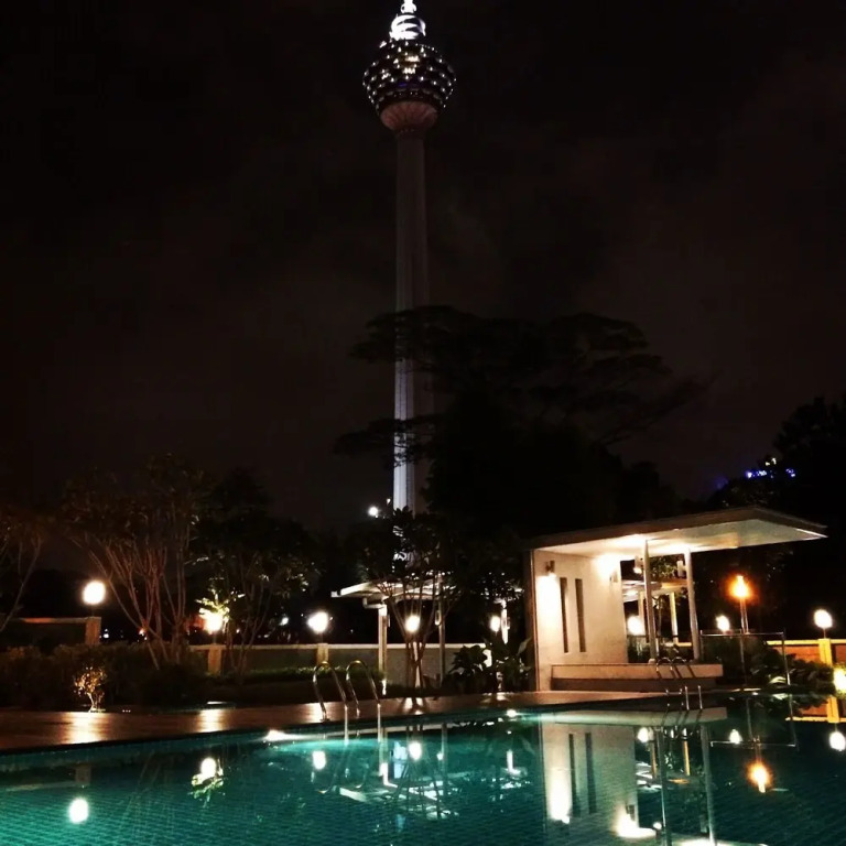 Executive 3 BR Condo by Naren