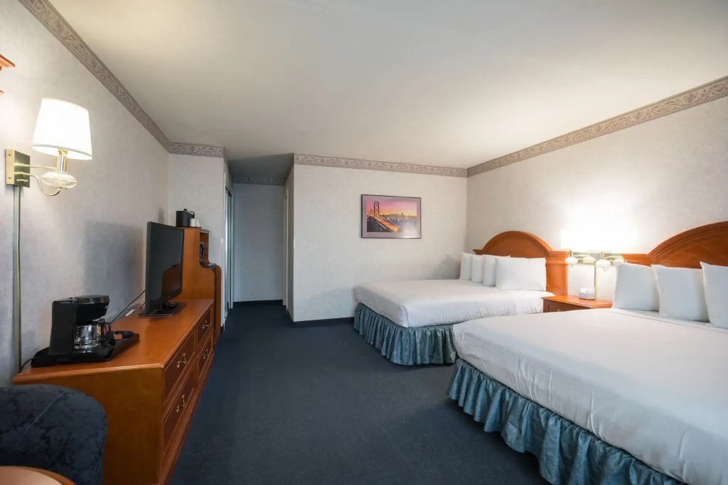 Nob Hill Motor Inn