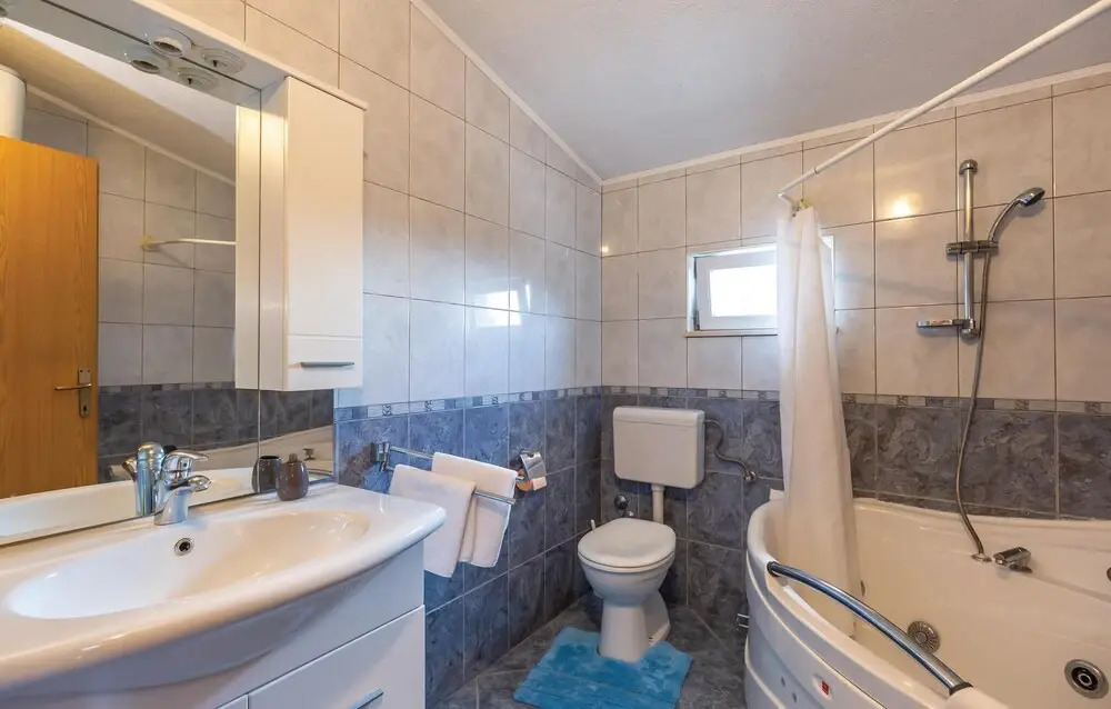 Beautiful Home in Makarska With Wifi and 1 Bedrooms
