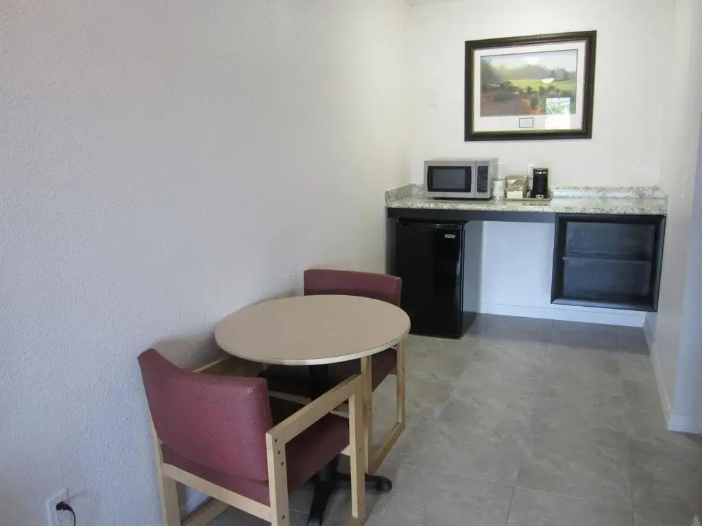 Lantern Inn & Suites - Sarasota