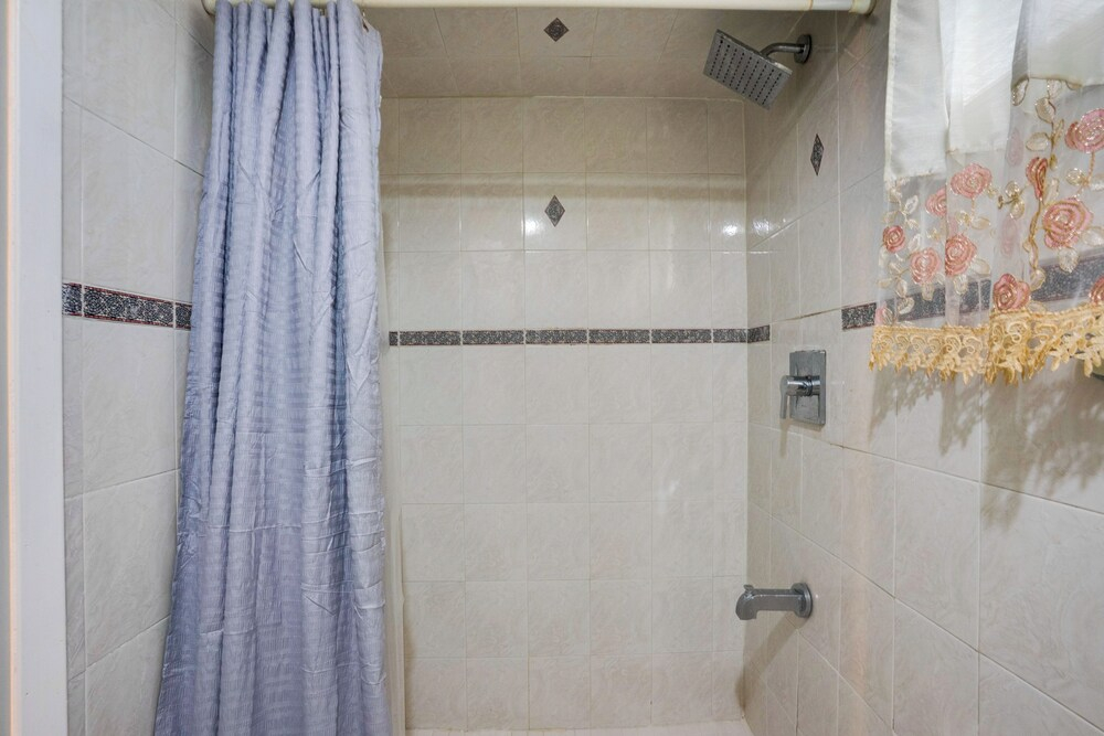 1 Mi to UBS Arena! Pet-friendly Elmont Apartment