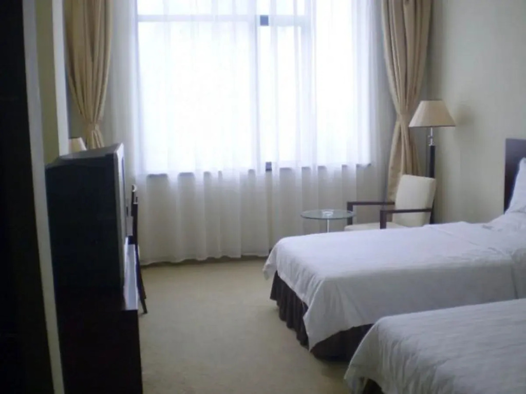 Linglong Neighbourhood Holiday Hotel