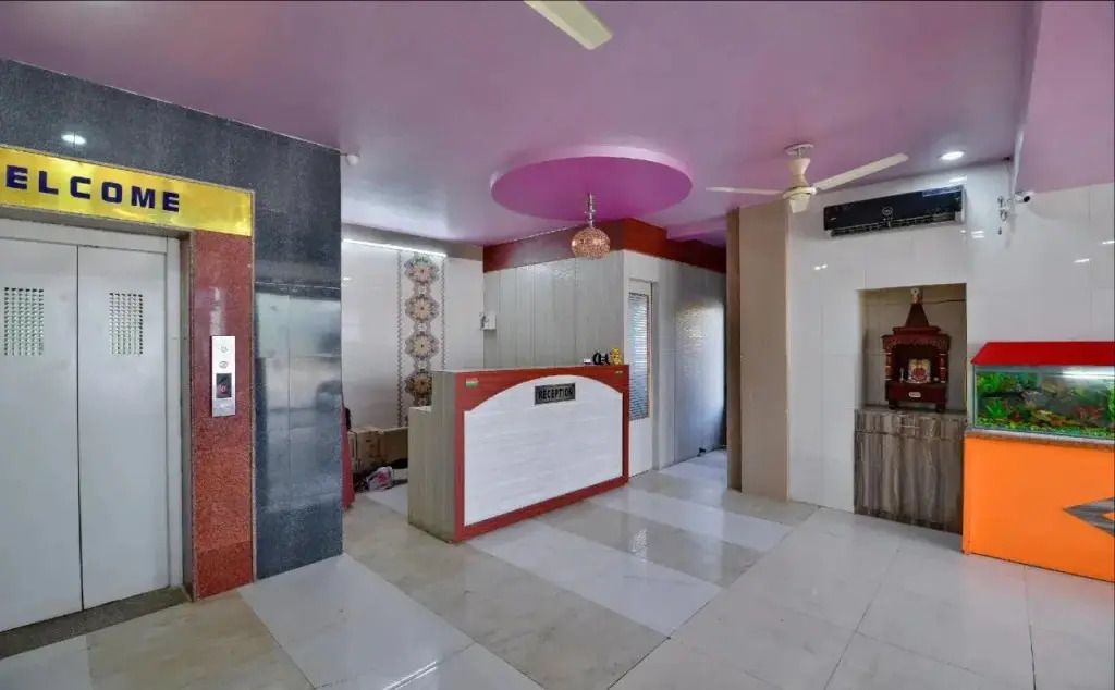 OYO 13903 Hotel Trivana