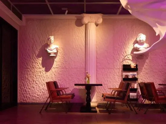 THE  YES  Hotel