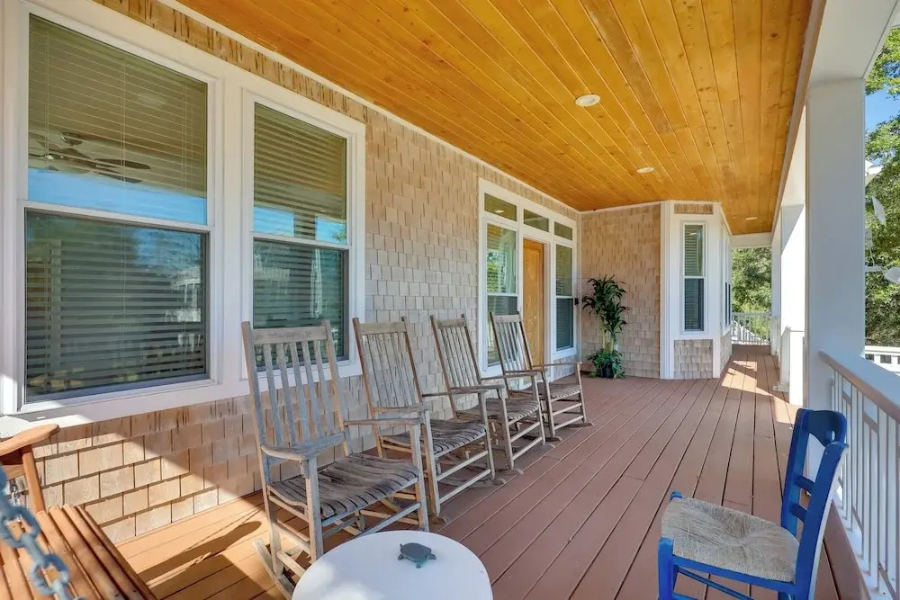 2nd-floor Unit w/ Deck! 1 Mi to Carolina Beach
