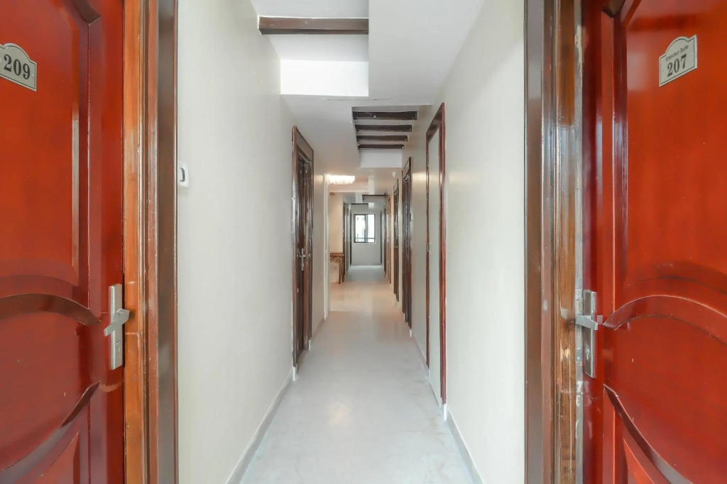 Hotel O Grandeur By orbit Hotels Near Chennai shopping mall