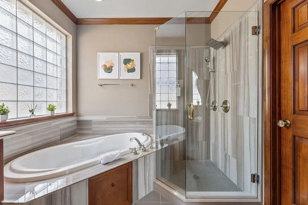 Golf-side Luxe Escape Sleeps 13 Hot Tub & Theater