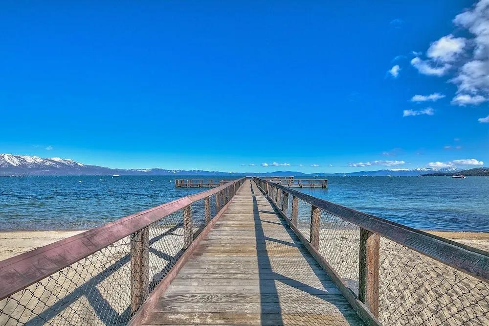 SLT Home Private Beach, Pool & Heavenly Ski Resort 2 Bedrooms 1.5 Bath