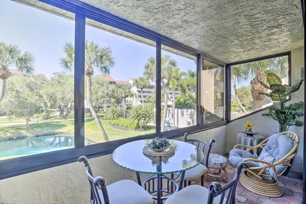 Sunny Siesta Key Condo w/ Beach Access + Pool!