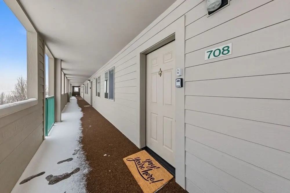 Newly Renovated 3 Bedroom Plus Loft With Stunning Mountain and Lake Views! 3 Condo by Redawning