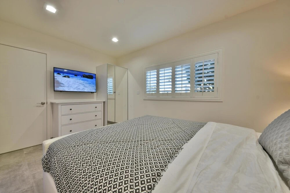 1244#4 Contemporary & Visually Stunning Beach Home, Sleeps 4