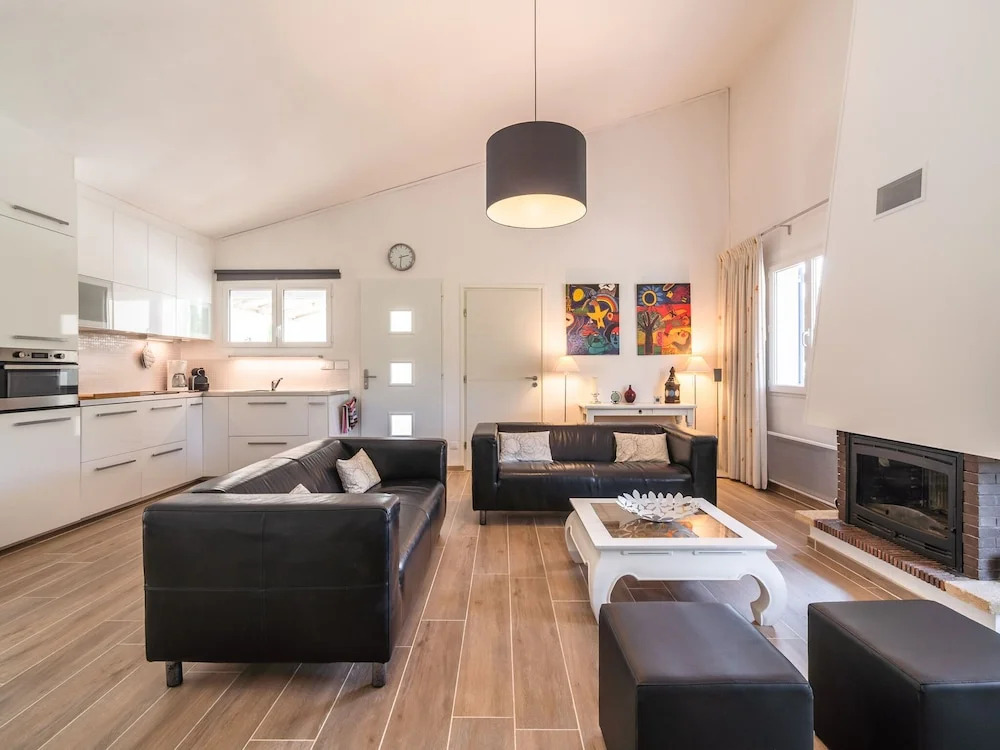 Villa in Pouzols with Private Pool & Vineyards