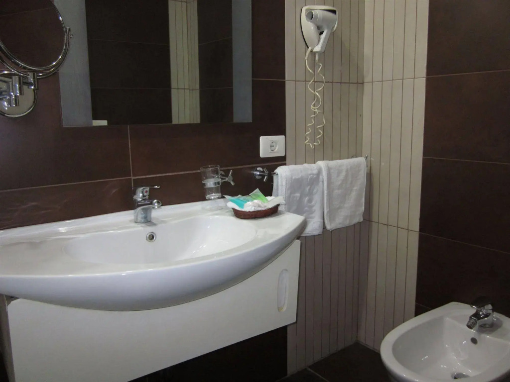 Madisson Hotel