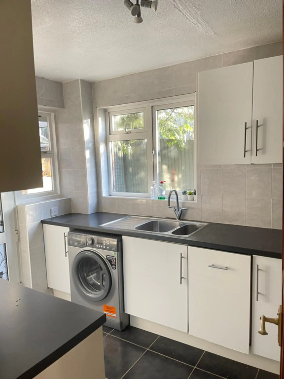 Swift Close Contractors & Leisure Apartment by Leecroft Stays