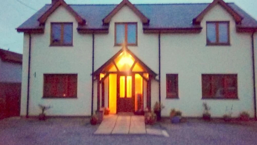 Cysgod y llan