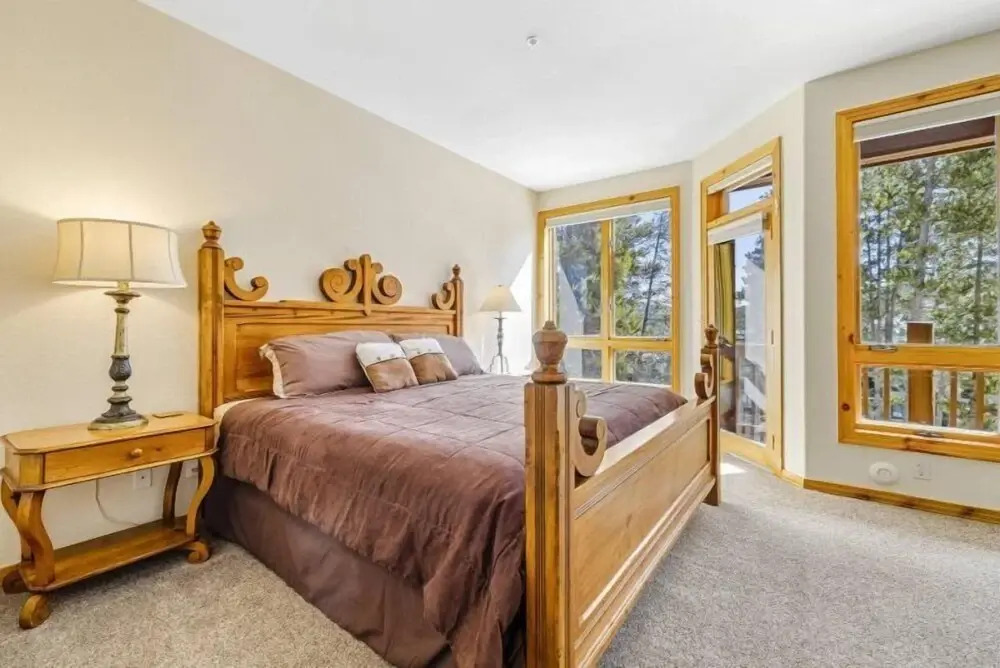 Beautiful 4 Bedroom Townhome Near Snowflake Lift in Breckenridge