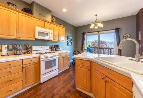 West Sail-River/Mt Vw-5BR/2.5B