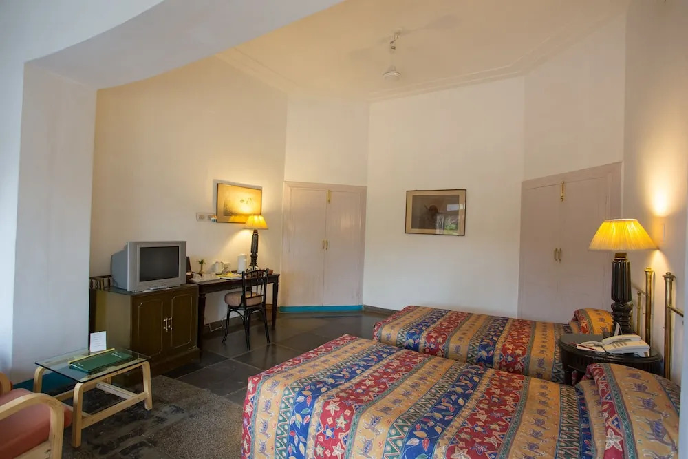 Shikarbadi Hotel